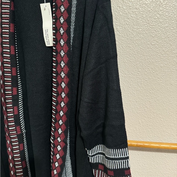 Black and Burgundy Patterned Cardigan - Picture 3 of 6
